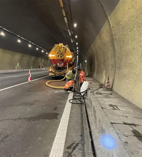 民众镇隧道排水渠清淤